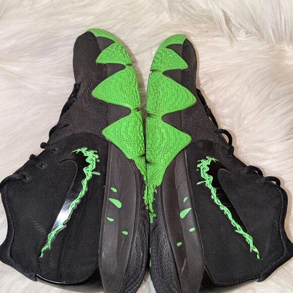 Nike Kyrie 4 Halloween - Picture 2 of 3